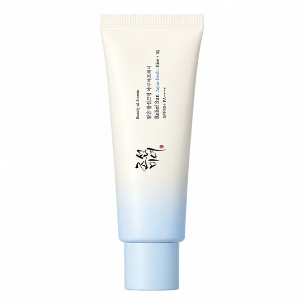 Beauty of Joseon Relief Sun Aqua-fresh: Rice + B5 SPF50+ PA++++, tubo blanco y azul cerrado sobre fondo blanco