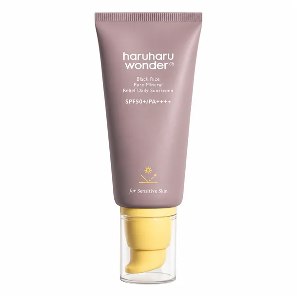 haruharu wonder Black Rice Pure Mineral Relief Daily Sunscreen SPF50+ PA++++, tubo malva con dosificador cerrado sobre fondo blanco